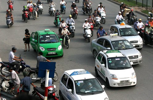 Vì sao cấm taxi ngoại tỉnh bắt khách trên địa bàn Hà Nội